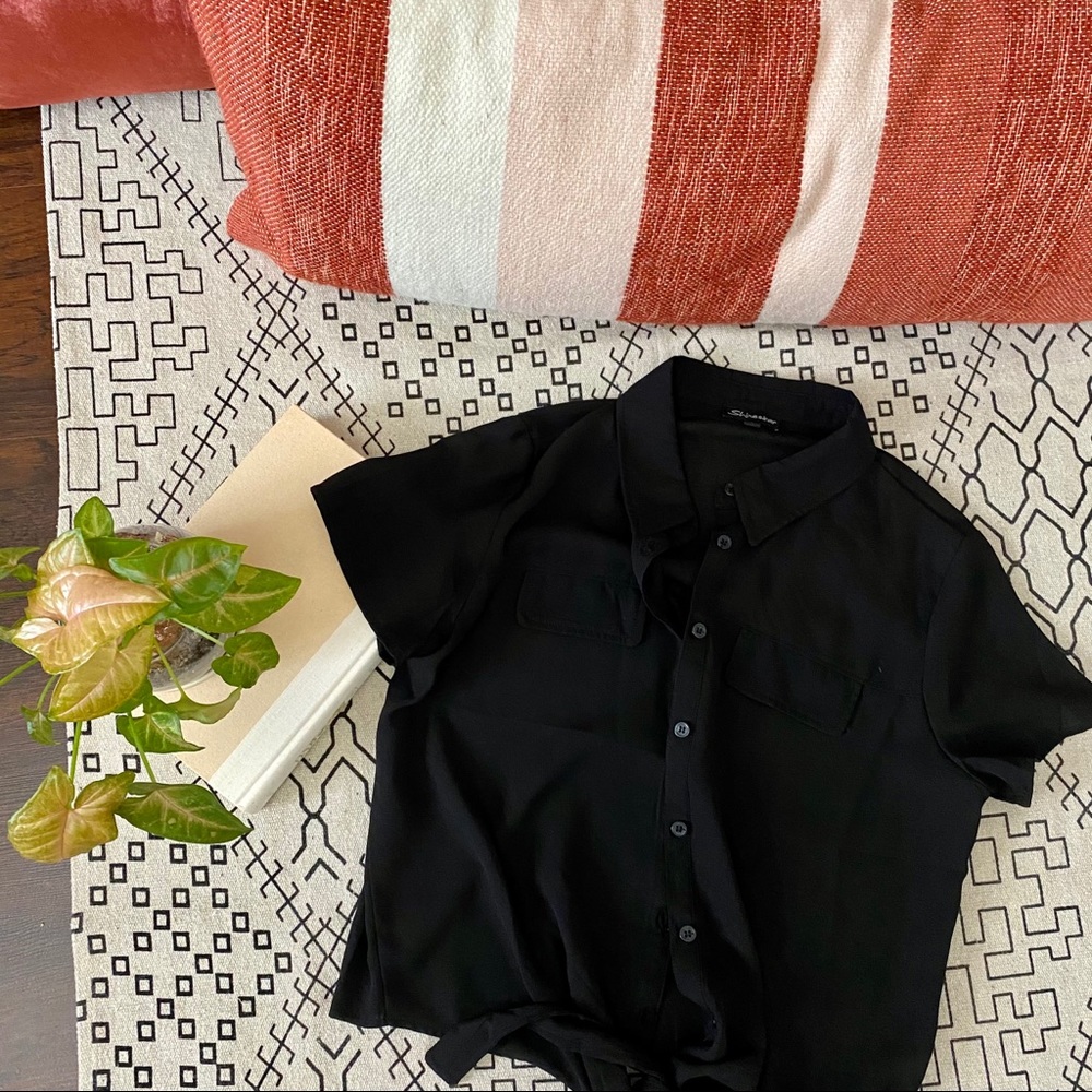 ❤️ Lightweight Black Button Down Top